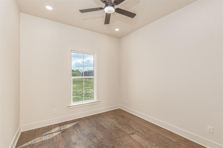Unfurnished room featuring dark wood finished floors, recessed lighting, and ceiling fan