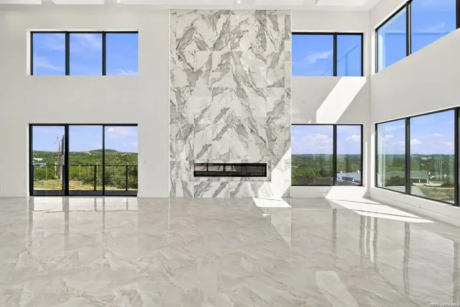 Spacious, unfurnished interior of a new home in , San Antonio (Image 93).