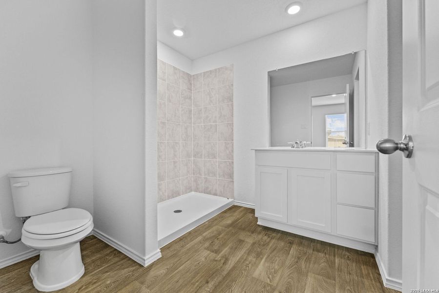 Furnished interior view inside a new home in Avenida, Converse (Image 8).