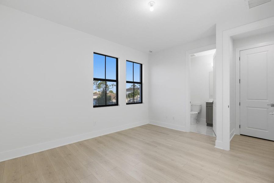 6AF3CFDA-E6C8-4C79-8D9F-0B0F98D001EB