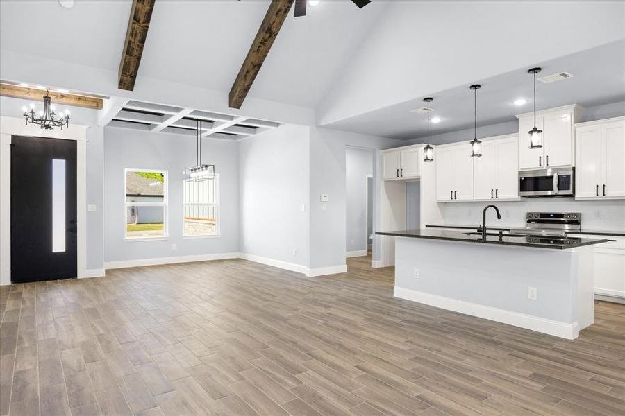 Spacious, unfurnished interior of a new home in , Granbury (Image 12).