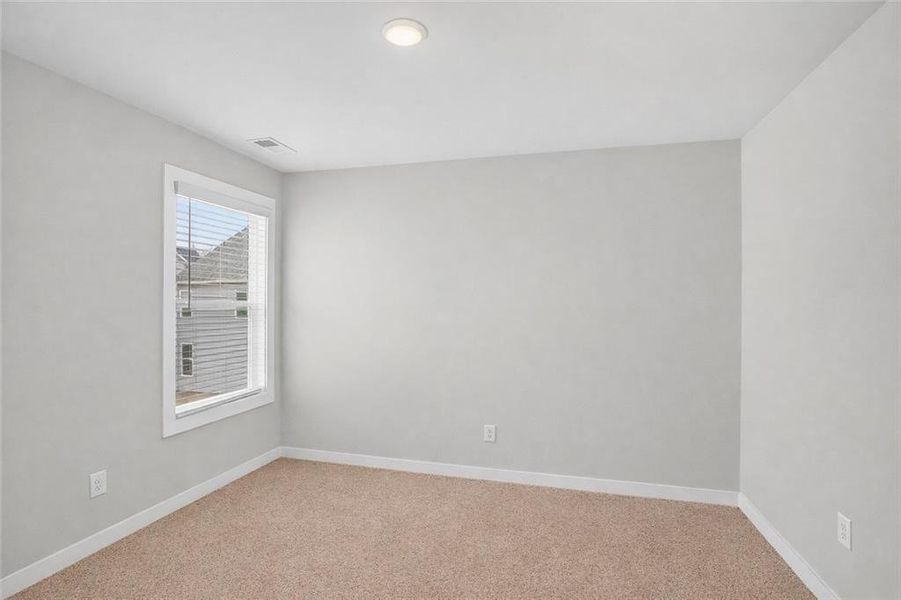 Spacious, unfurnished interior of a new home in The Fairways at Mirror Lake, Villa Rica (Image 23).