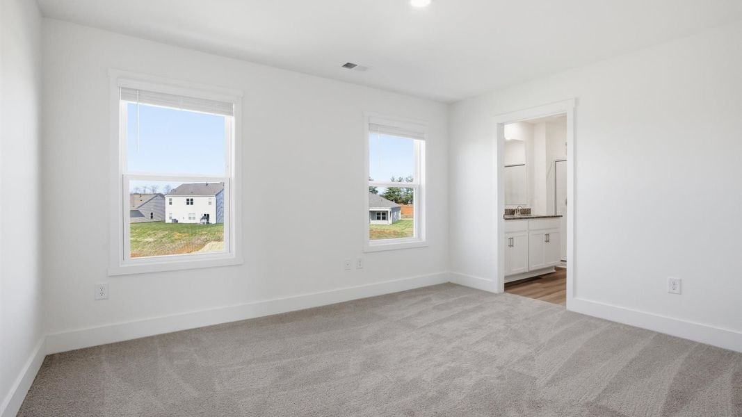 Spacious, unfurnished interior of a new home in Millstone Village, Morristown (Image 16).