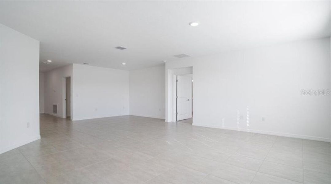 Spacious, unfurnished interior of a new home in Scenic Terrace, Lake Hamilton (Image 12). Spacious, unfurnished interior of a new home in Scenic Terrace, Lake Hamilton (Image 12).