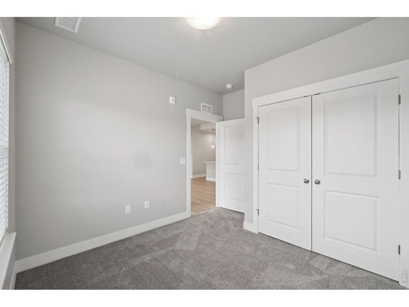Spacious, unfurnished interior of a new home in Highlands at Fox Hill - The Flats, Longmont (Image 17).