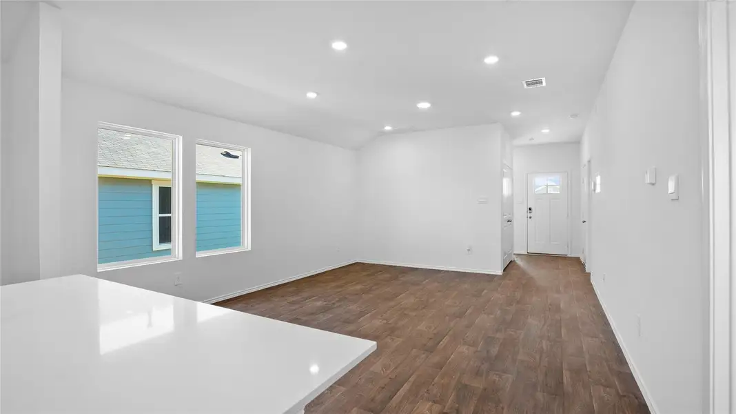 Spacious, unfurnished interior of a new home in Marigold, Uhland (Image 9).