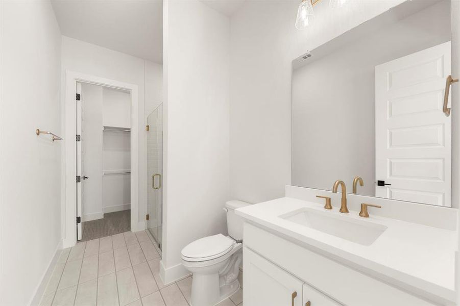 521 Twilight - 2ND Bath