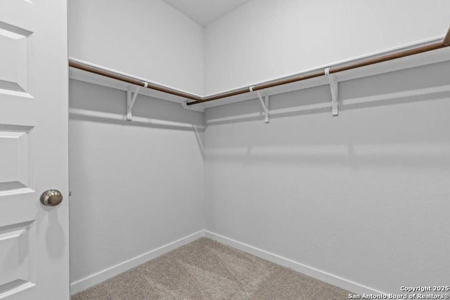 Spacious, unfurnished interior of a new home in Mesa Vista, San Antonio (Image 14).