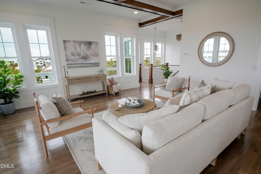 6CapeLn_Staged_56Living (1)