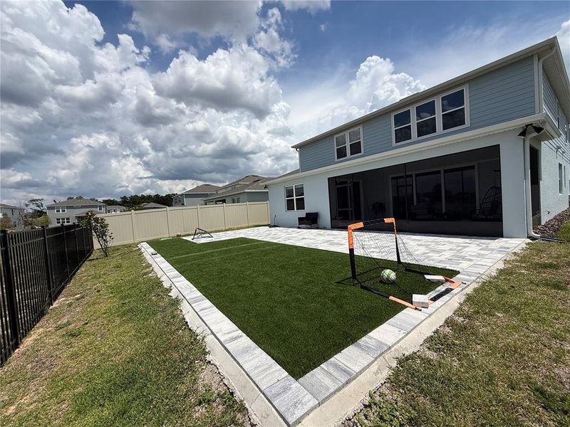 Exterior details and patio area of a home in Winding Meadows, Apopka (Image 25).