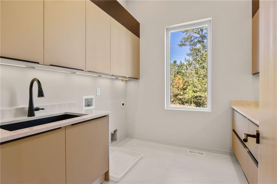 Furnished interior view inside a new home in , Atlanta (Image 76). Furnished interior view inside a new home in , Atlanta (Image 76).