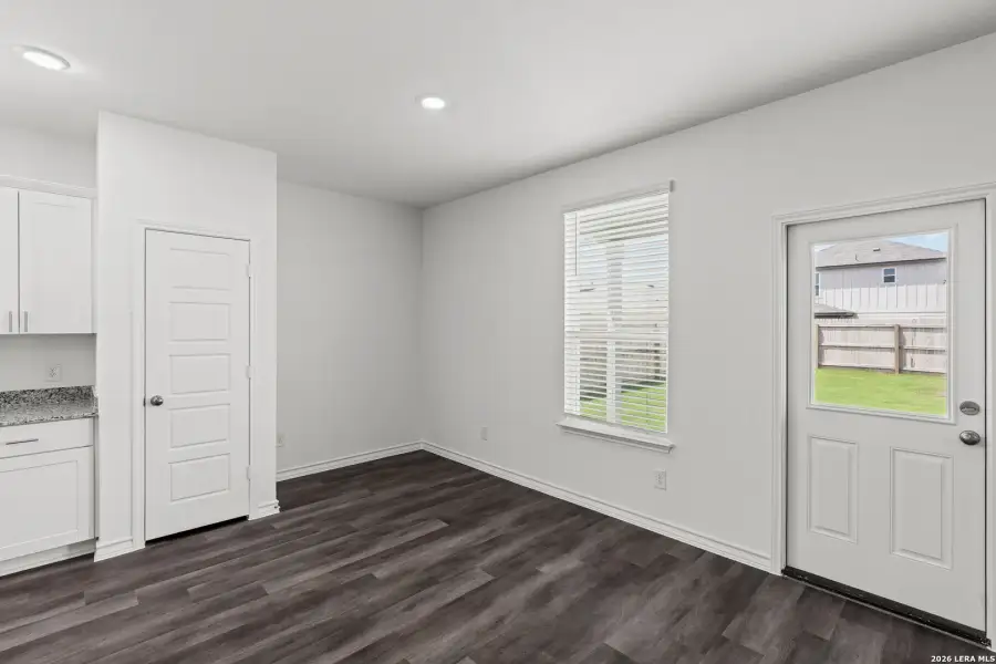 Spacious, unfurnished interior of a new home in Cinco Lakes, San Antonio (Image 26).