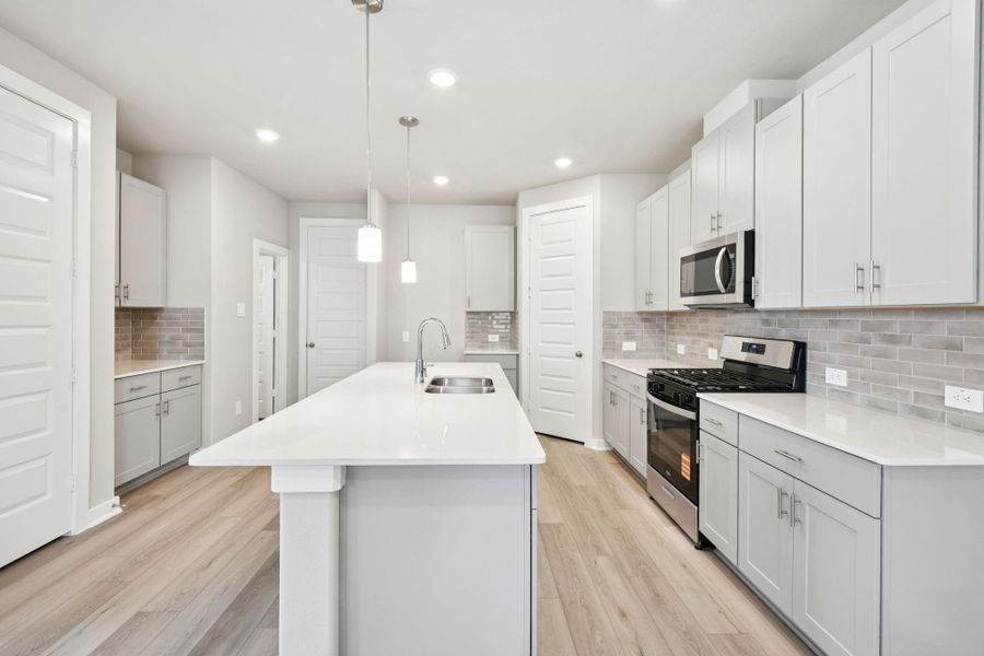 Photo is not of the actual home, but is an inspirational photo of builder’s model home and may depict options, furnishings, and/or decorator features that are not included Photo is not of the actual home, but is an inspirational photo of builder’s model home and may depict options, furnishings, and/or decorator features that are not included
