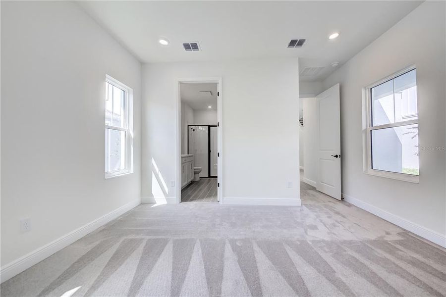 Spacious, unfurnished interior of a new home in Bungalow Walk at Lakewood Ranch, Lakewood Ranch (Image 33).