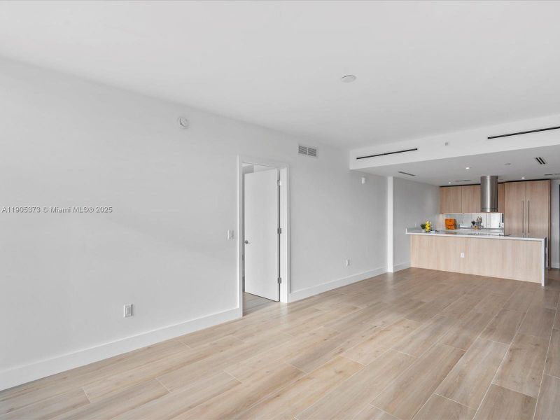 Spacious, unfurnished interior of a new home in Alana Bay Harbor Islands, Bay Harbor Islands (Image 25).