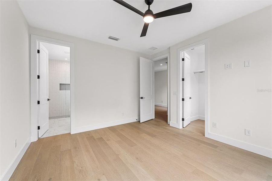 Spacious, unfurnished interior of a new home in , Orlando (Image 44).