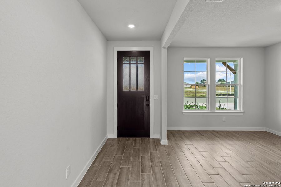 Spacious, unfurnished interior of a new home in Weltner Farms 50’s, New Braunfels (Image 24).