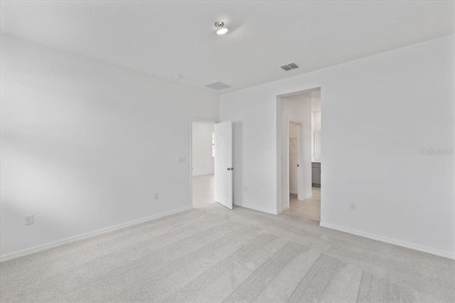 Spacious, unfurnished interior of a new home in Mirror Lake Village, Fruitland Park (Image 9). Spacious, unfurnished interior of a new home in Mirror Lake Village, Fruitland Park (Image 9).