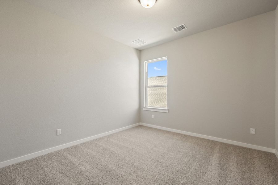 Spacious, unfurnished interior of a new home in Lariat, Liberty Hill (Image 44).