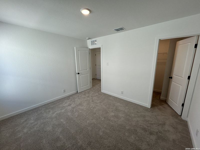 Spacious, unfurnished interior of a new home in Hennersby Hollow, San Antonio (Image 30).