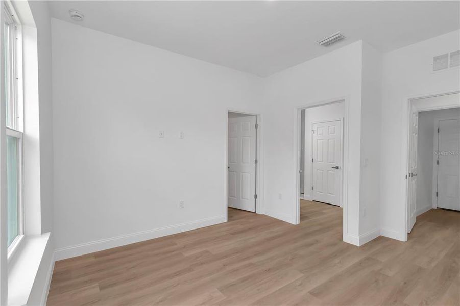 Spacious, unfurnished interior of a new home in , Ocala (Image 15).