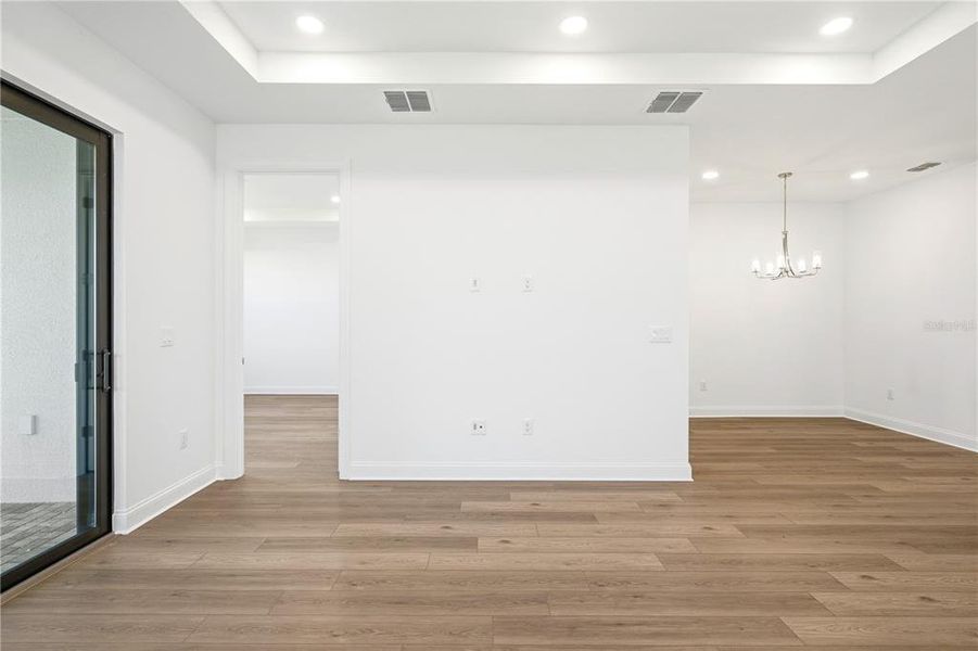 Spacious, unfurnished interior of a new home in , Apollo Beach (Image 16).