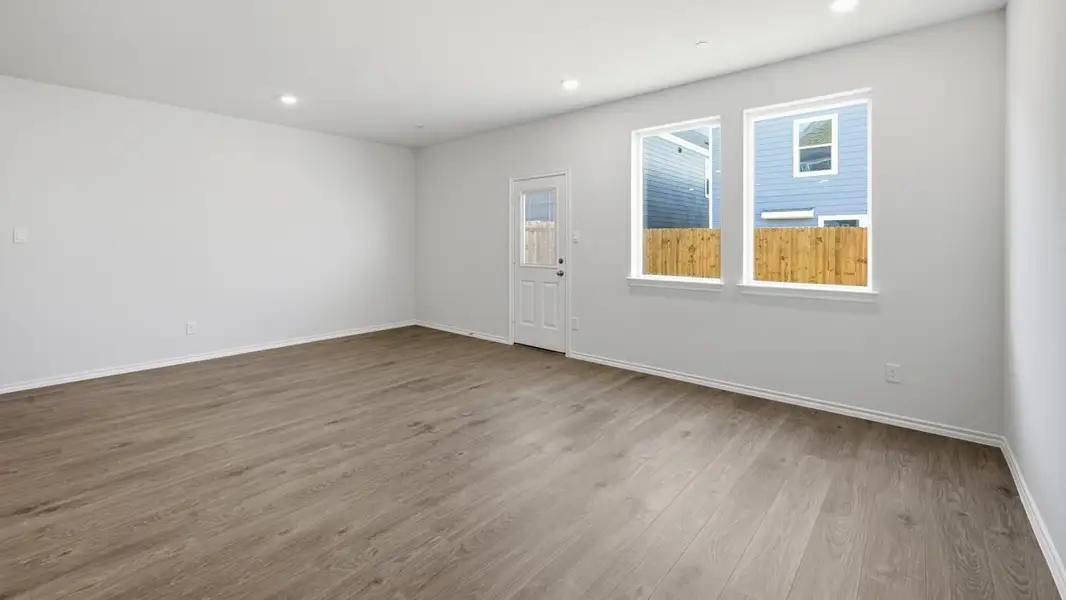Spacious, unfurnished interior of a new home in Arbor Trails South, Princeton (Image 5).