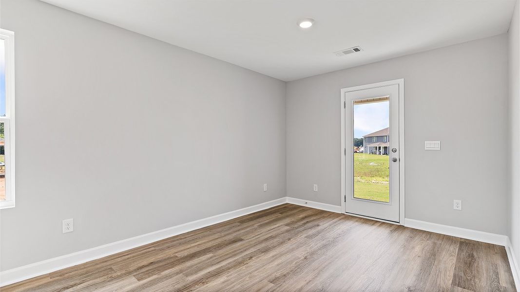 Spacious, unfurnished interior of a new home in Colonial East, Panama City Beach (Image 19).