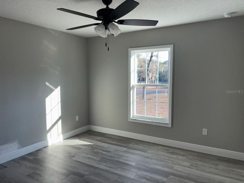 Spacious, unfurnished interior of a new home in , Citrus Springs (Image 28).