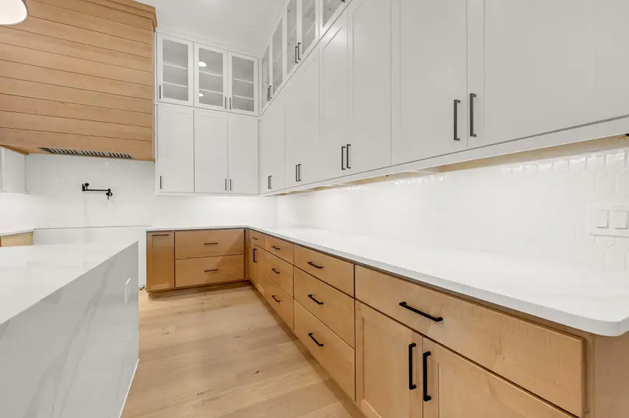 Seller to offer a Credit to Buyer for an appliance package of their choice.