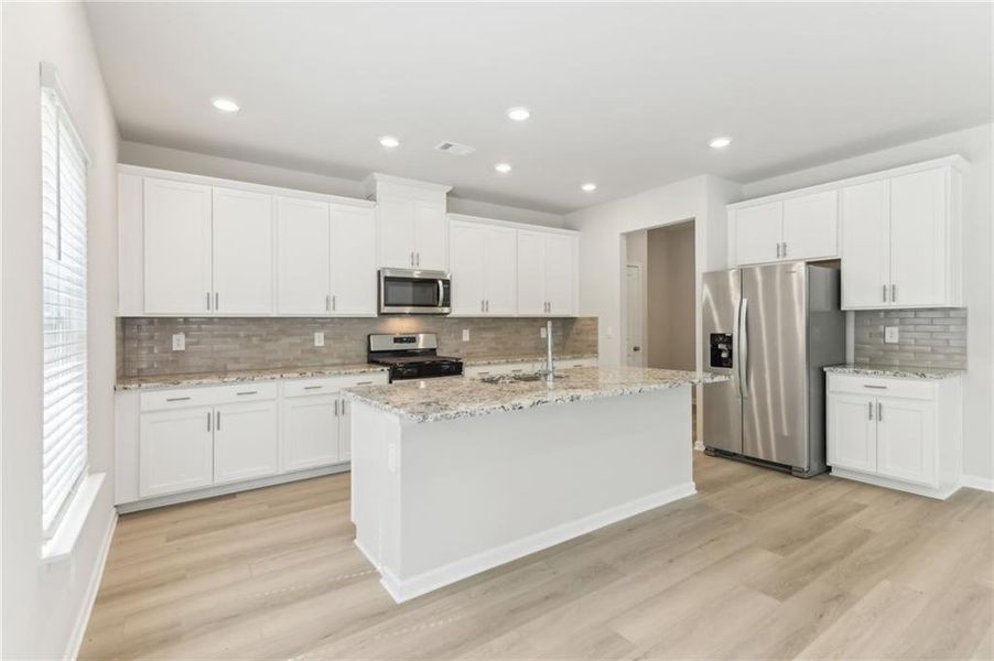 Furnished interior view inside a new home in Ivey Township, Dallas (Image 13).