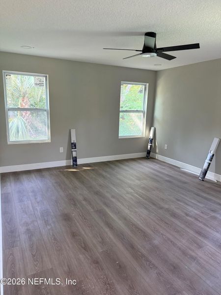Spacious, unfurnished interior of a new home in , Jacksonville (Image 8).
