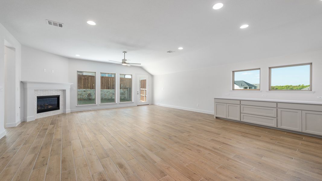 Spacious, unfurnished interior of a new home in Hillstead 50', Lavon (Image 21).