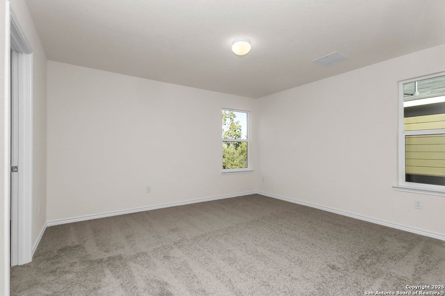 Spacious, unfurnished interior of a new home in Spanish Trails Villas, San Antonio (Image 12).