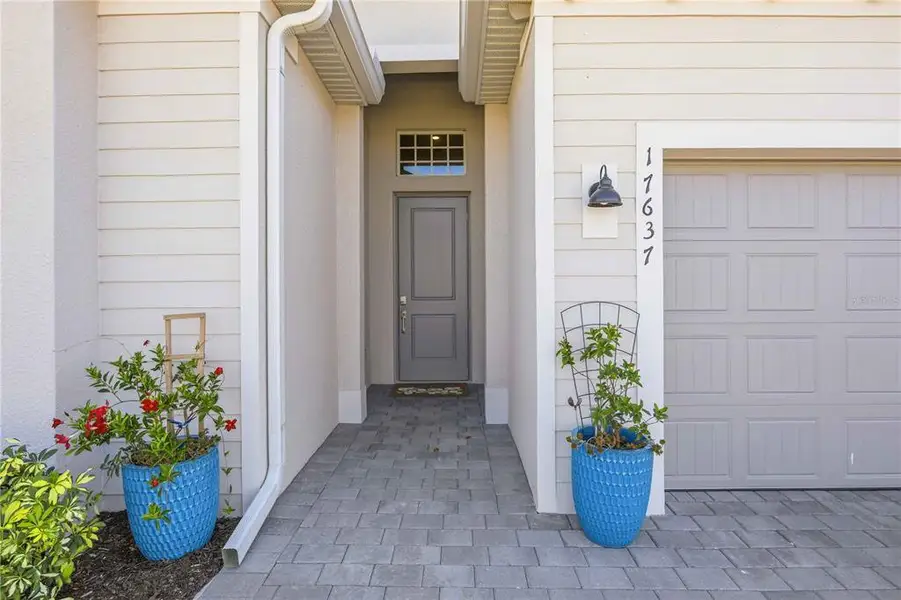Exterior details and patio area of a home in , Venice (Image 20).