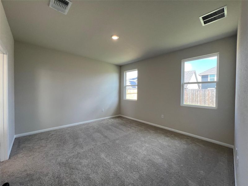 Spacious, unfurnished interior of a new home in Rolling Glen, Hutto (Image 29).