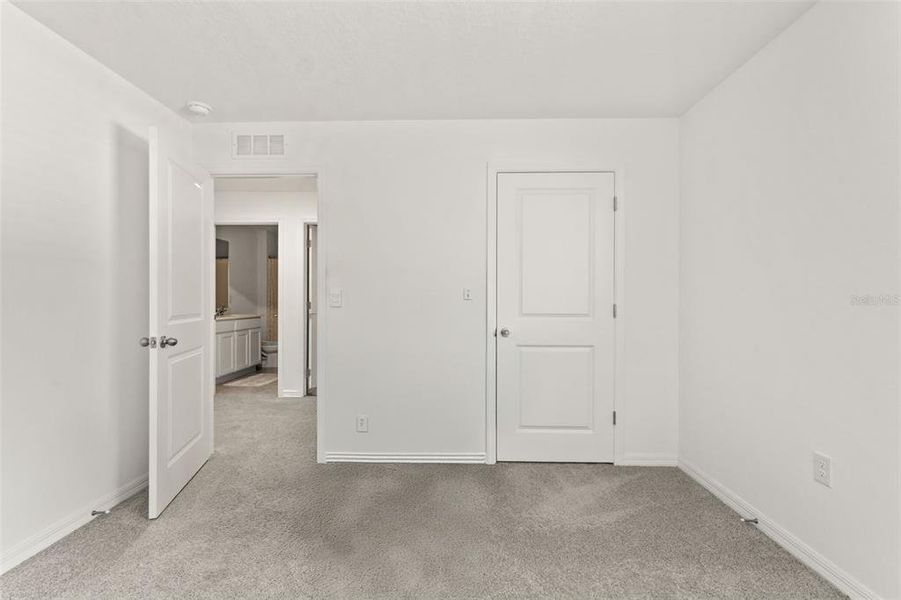 Spacious, unfurnished interior of a new home in Harvest Ridge, Zephyrhills (Image 39).