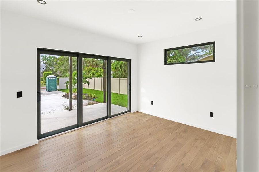 Spacious, unfurnished interior of a new home in , Sarasota (Image 42).