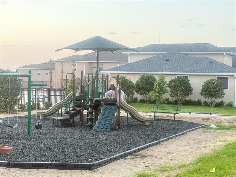 Community amenities in Brentwood, Davenport (Image 27).