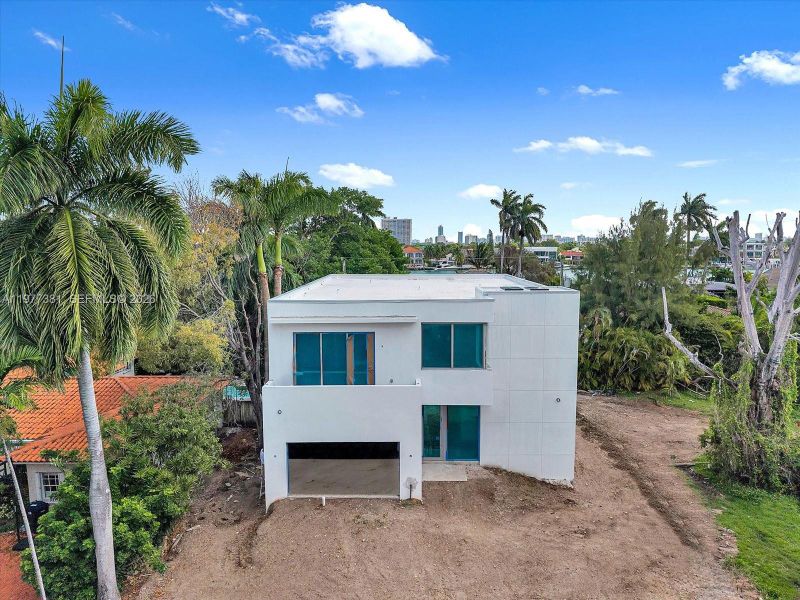 Exterior details and patio area of a home in , North Bay Village (Image 4).