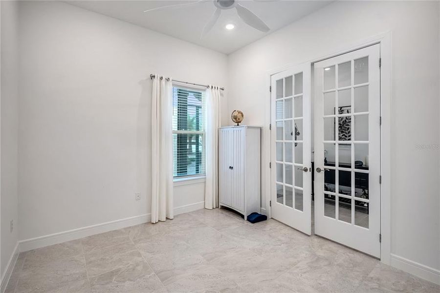 Spacious, unfurnished interior of a new home in , Ocala (Image 23).