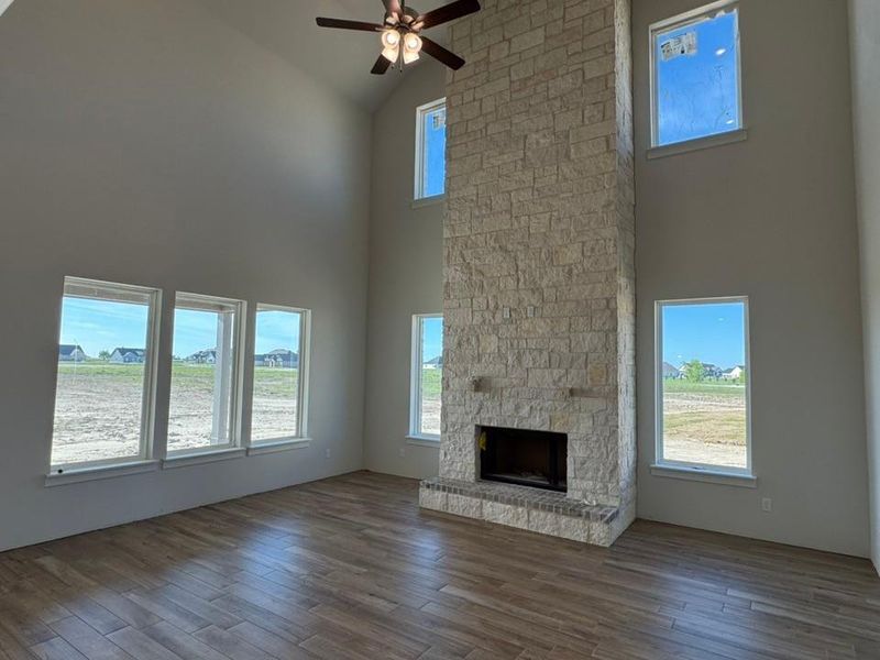 Spacious, unfurnished interior of a new home in Rocky Top, Krum (Image 14).