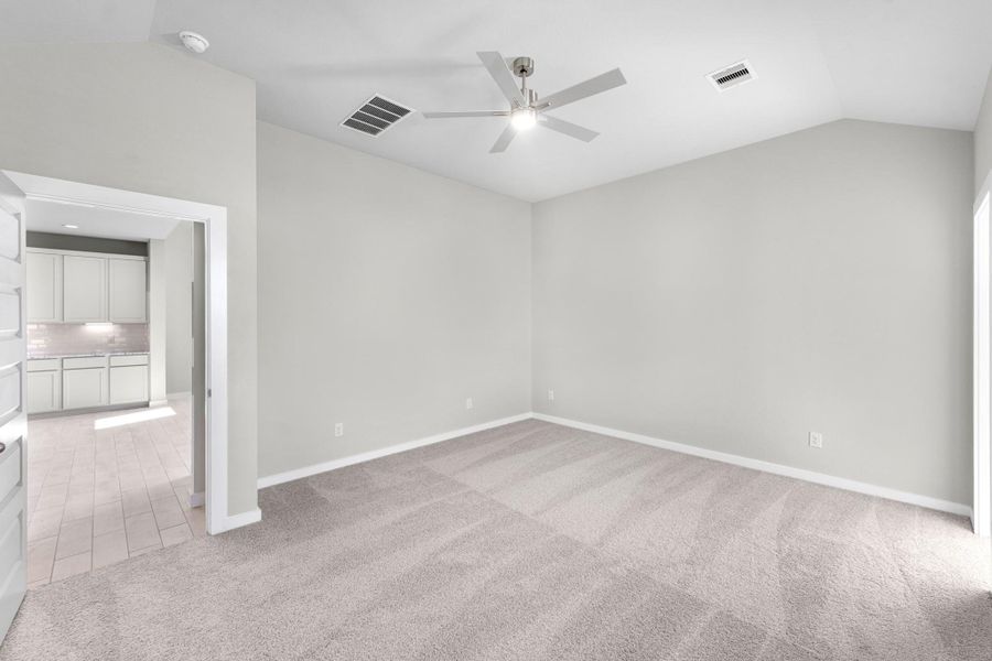 Spacious, unfurnished interior of a new home in Sunterra Lakes, Fulshear (Image 22).