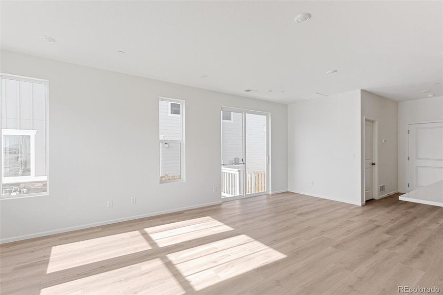 Spacious, unfurnished interior of a new home in Turnberry, Commerce City (Image 14).