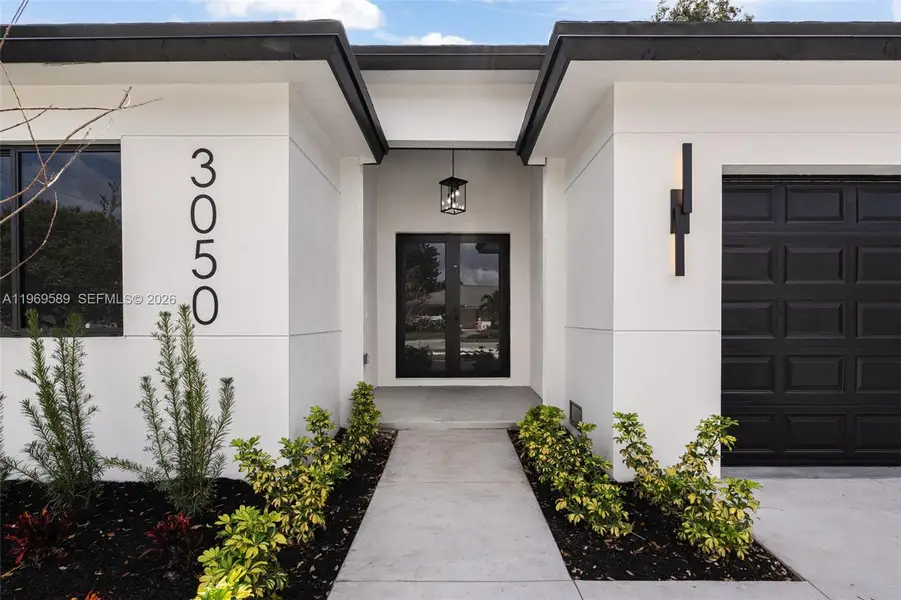 Exterior details and patio area of a home in , Fort Lauderdale (Image 3).