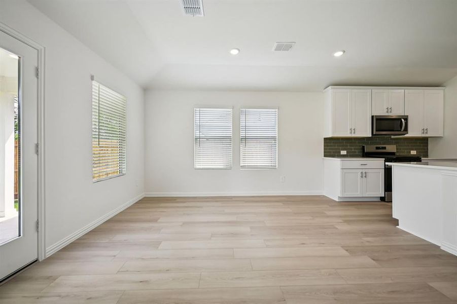 Spacious, unfurnished interior of a new home in Westmoor, Sherman (Image 17). Spacious, unfurnished interior of a new home in Westmoor, Sherman (Image 17).