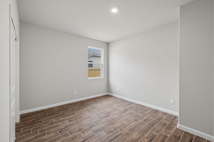 Spacious, unfurnished interior of a new home in Alberta Heights, Edinburg (Image 11).