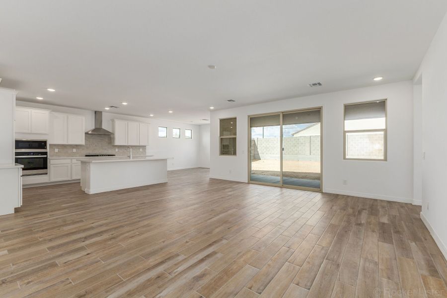 Spacious, unfurnished interior of a new home in Tierra Vistoso, Surprise (Image 7).