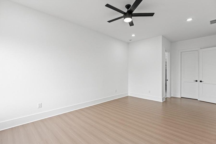 Spacious, unfurnished interior of a new home in , Jefferson (Image 41).