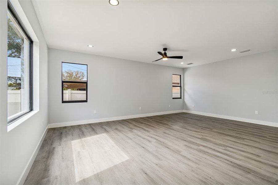 Spacious, unfurnished interior of a new home in , Pinellas Park (Image 30).